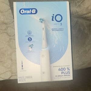 Oral-B iO Series 3 Electric Toothbrush - White